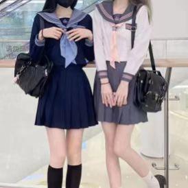 清纯女高中生，校园风穿搭秘籍
